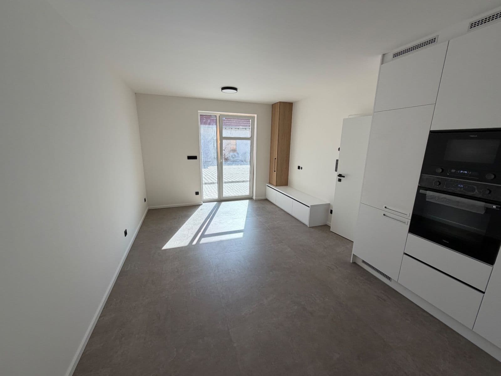 3 bedroom with open-plan kitchen flat to rent, 105 m², náměstí U Dubu, Stochov, Středočeský Region 3 bedroom with open-plan kitchen flat to rent, 105 m², náměstí U Dubu, Stochov, Středočeský Region