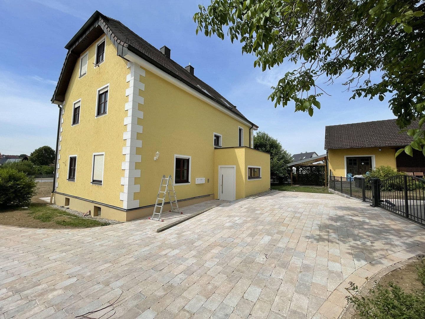 3 bedroom with open-plan kitchen flat to rent, 141 m², Regenstauf, Bavaria 3 bedroom with open-plan kitchen flat to rent, 141 m², Regenstauf, Bavaria