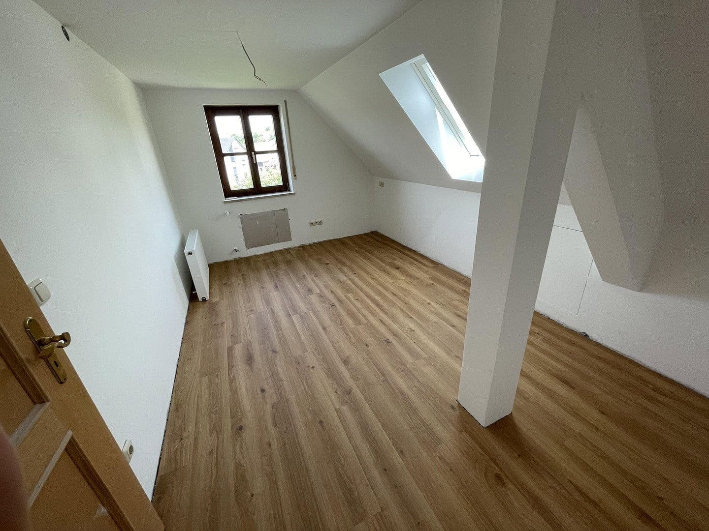 3 bedroom with open-plan kitchen flat to rent, 141 m², Regenstauf, Bavaria 3 bedroom with open-plan kitchen flat to rent, 141 m², Regenstauf, Bavaria