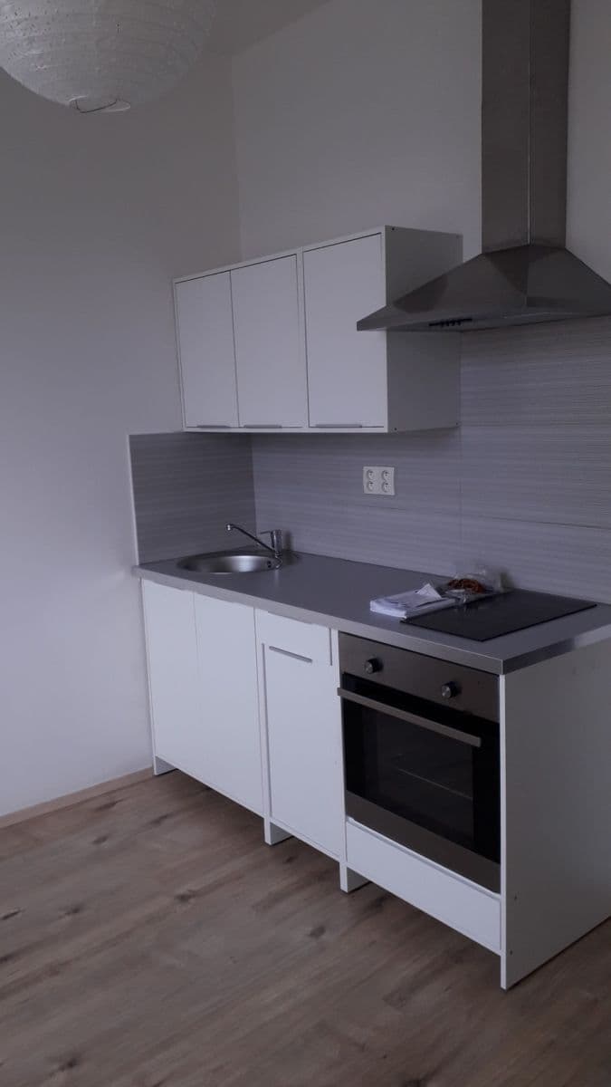 Small studio flat to rent, 20 m², Husova tř., České Budějovice, Jihočeský Region Small studio flat to rent, 20 m², Husova tř., České Budějovice, Jihočeský Region
