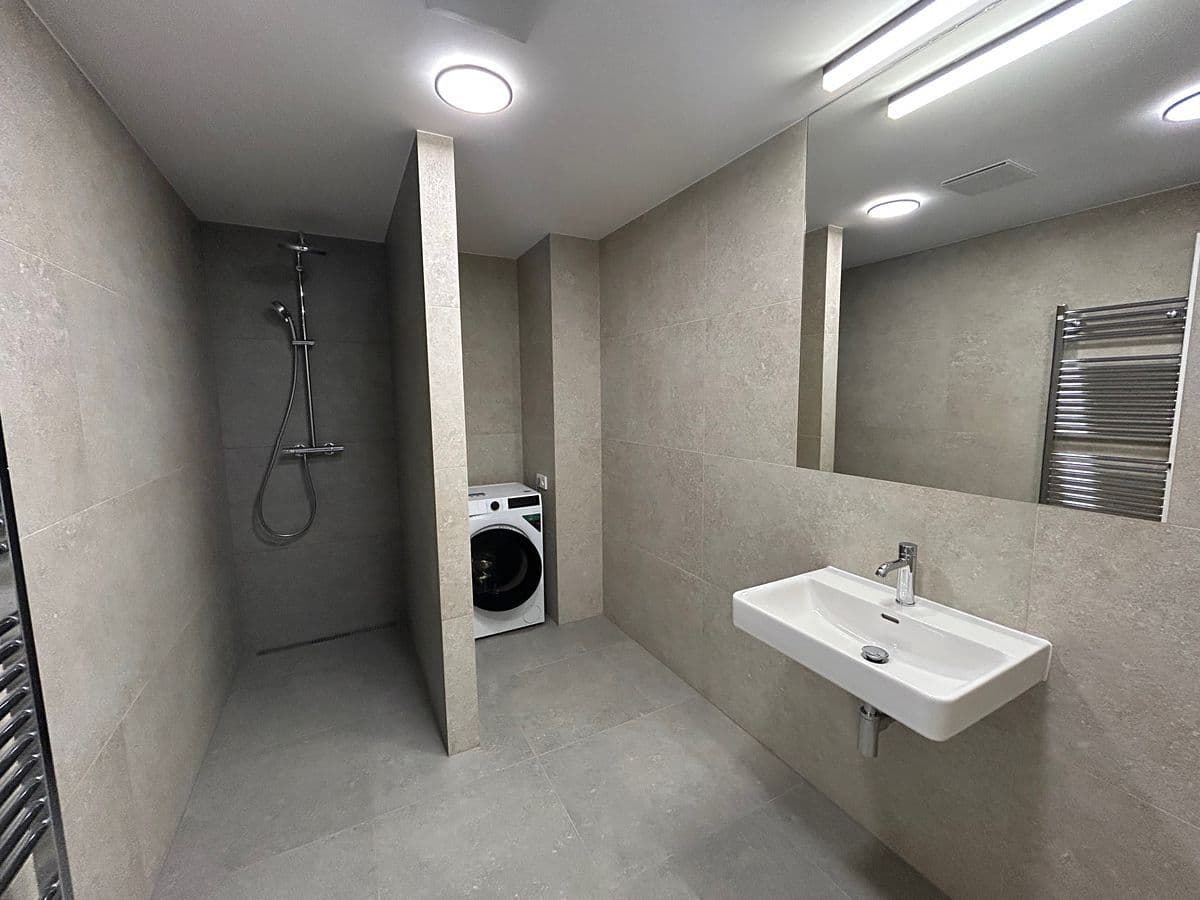1 bedroom with open-plan kitchen flat to rent, 71 m², Pod Drinopolem, Prague, Prague 1 bedroom with open-plan kitchen flat to rent, 71 m², Pod Drinopolem, Prague, Prague