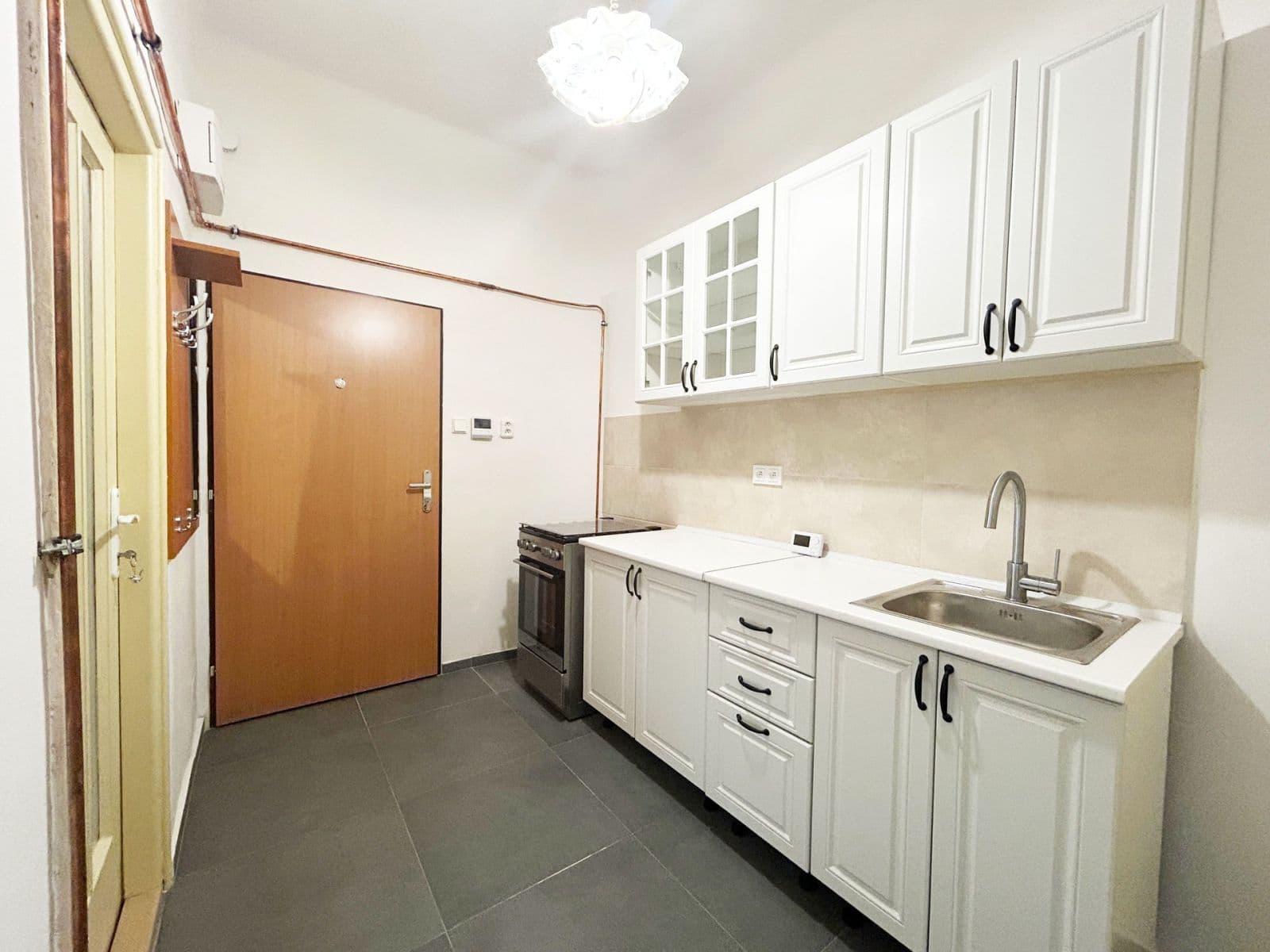1 bedroom with open-plan kitchen flat to rent, 50 m², Vlastislavova, Prague, Prague 1 bedroom with open-plan kitchen flat to rent, 50 m², Vlastislavova, Prague, Prague