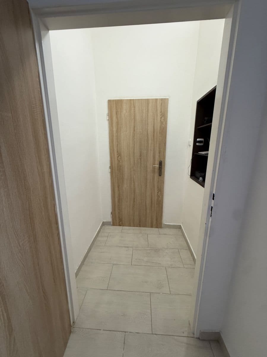 2 bedroom with open-plan kitchen flat to rent, 51 m², Hrdinů, Horoměřice, Středočeský Region 2 bedroom with open-plan kitchen flat to rent, 51 m², Hrdinů, Horoměřice, Středočeský Region