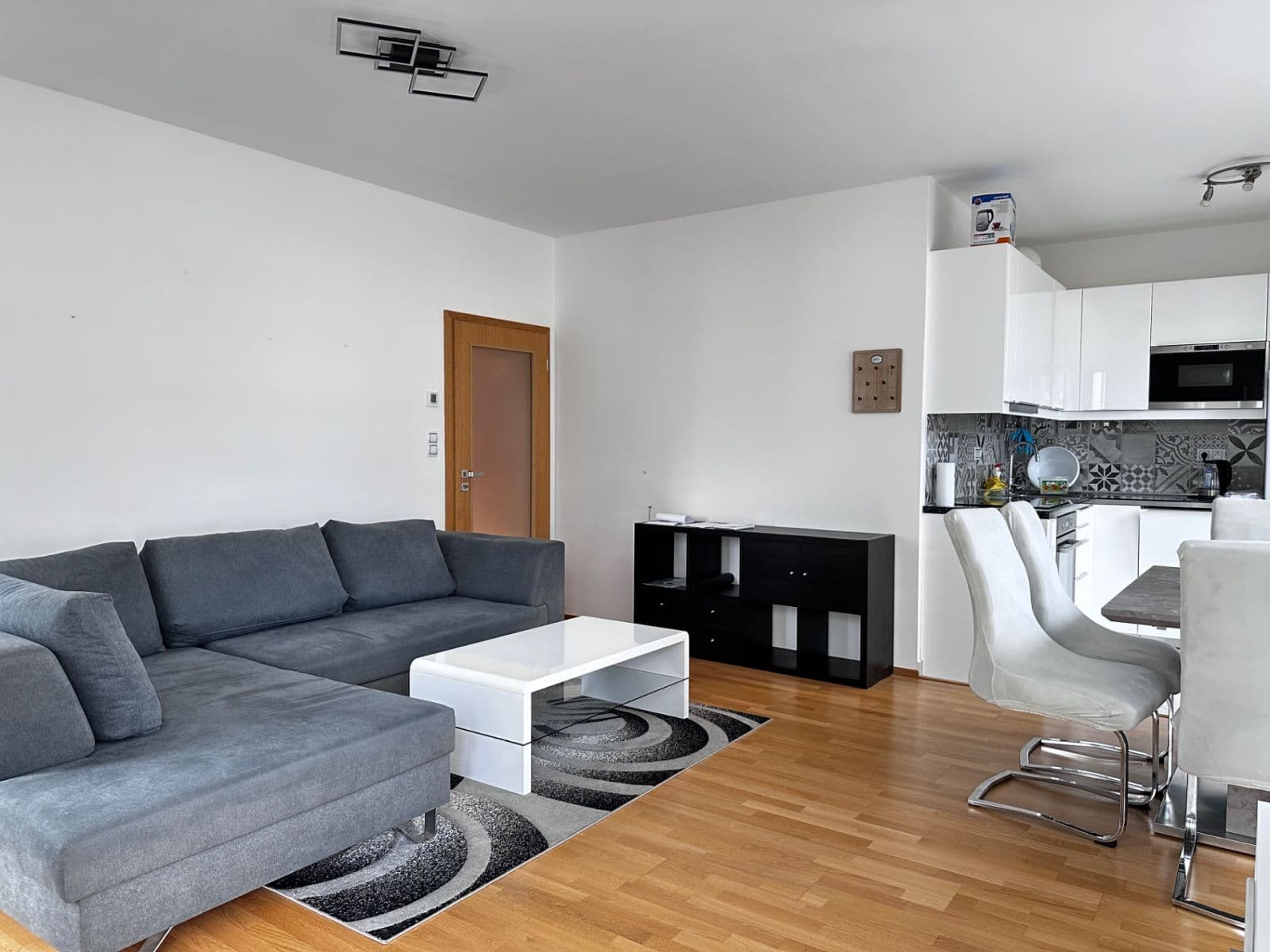1 bedroom with open-plan kitchen flat to rent, 61 m², Olšanská, Prague, Prague 1 bedroom with open-plan kitchen flat to rent, 61 m², Olšanská, Prague, Prague