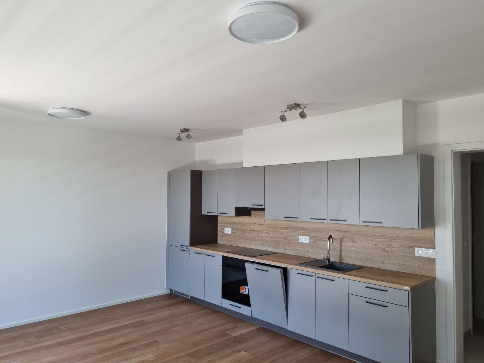 1 bedroom with open-plan kitchen flat to rent, 60 m², Pod Krocínkou, Prague, Prague 1 bedroom with open-plan kitchen flat to rent, 60 m², Pod Krocínkou, Prague, Prague