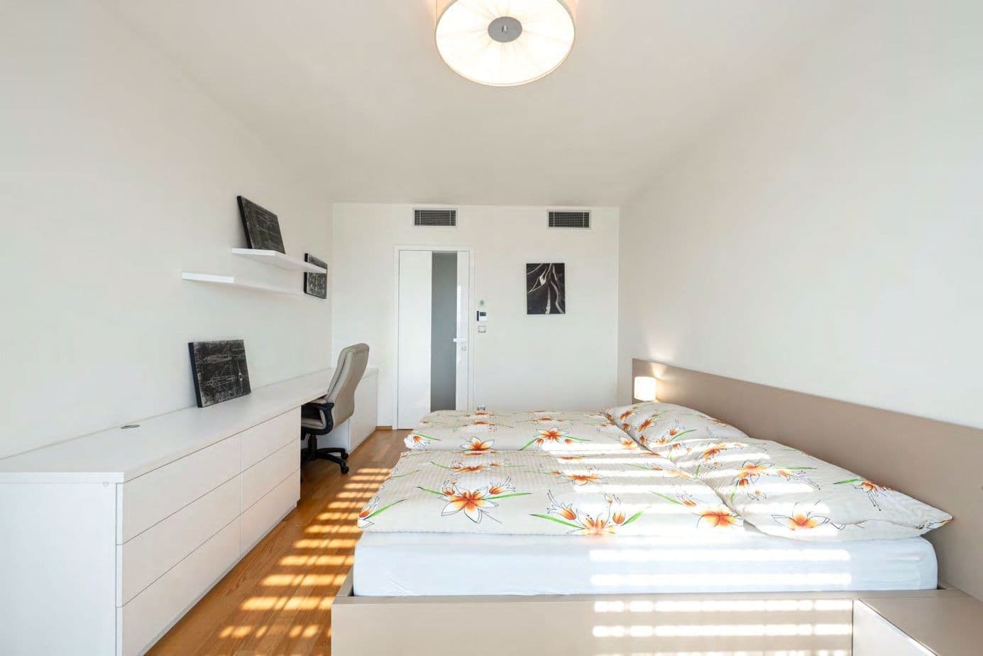 3 bedroom with open-plan kitchen flat to rent, 132 m², Olšanská, Prague, Prague 3 bedroom with open-plan kitchen flat to rent, 132 m², Olšanská, Prague, Prague