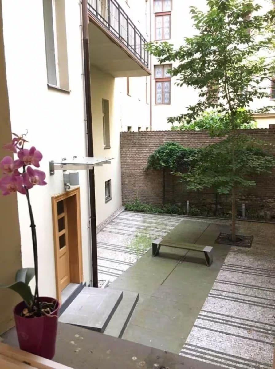 Studio flat to rent, 37 m², Všehrdova, Prague, Prague Studio flat to rent, 37 m², Všehrdova, Prague, Prague
