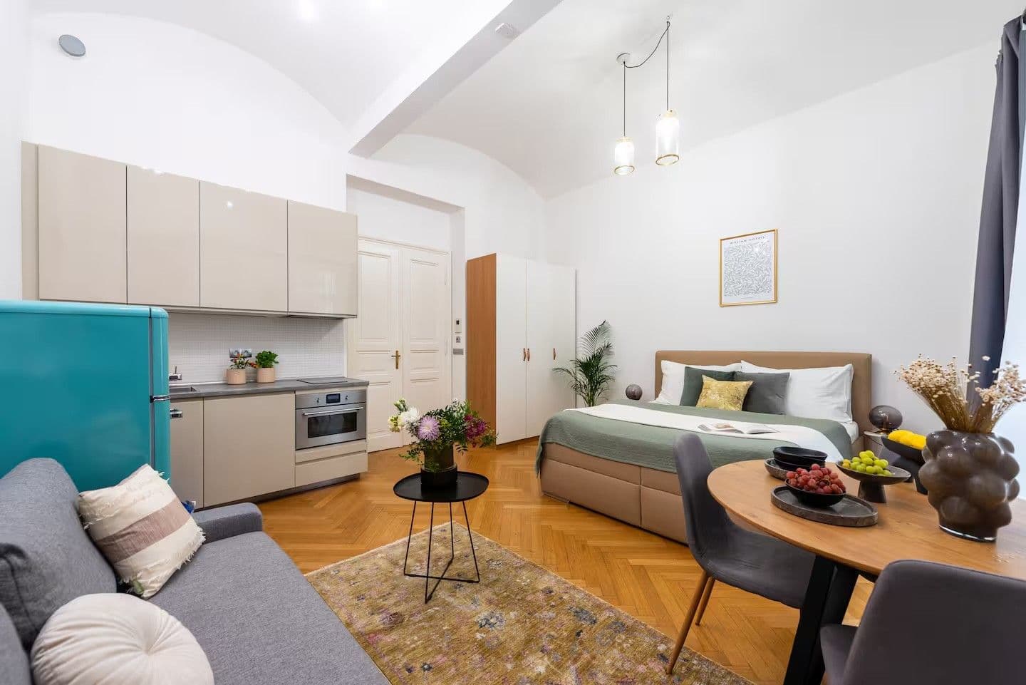 Studio flat to rent, 37 m², Všehrdova, Prague, Prague Studio flat to rent, 37 m², Všehrdova, Prague, Prague