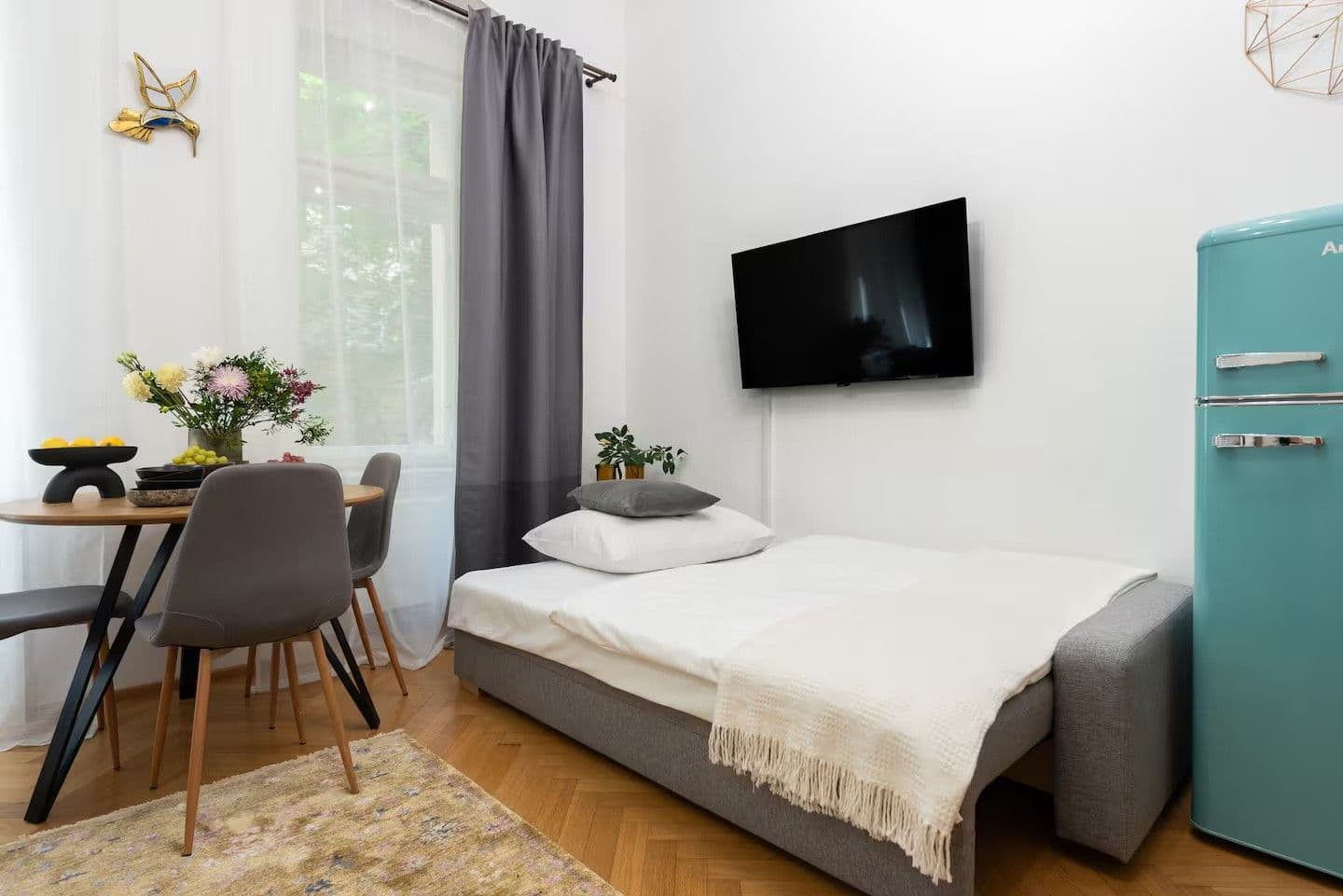 Studio flat to rent, 37 m², Všehrdova, Prague, Prague Studio flat to rent, 37 m², Všehrdova, Prague, Prague