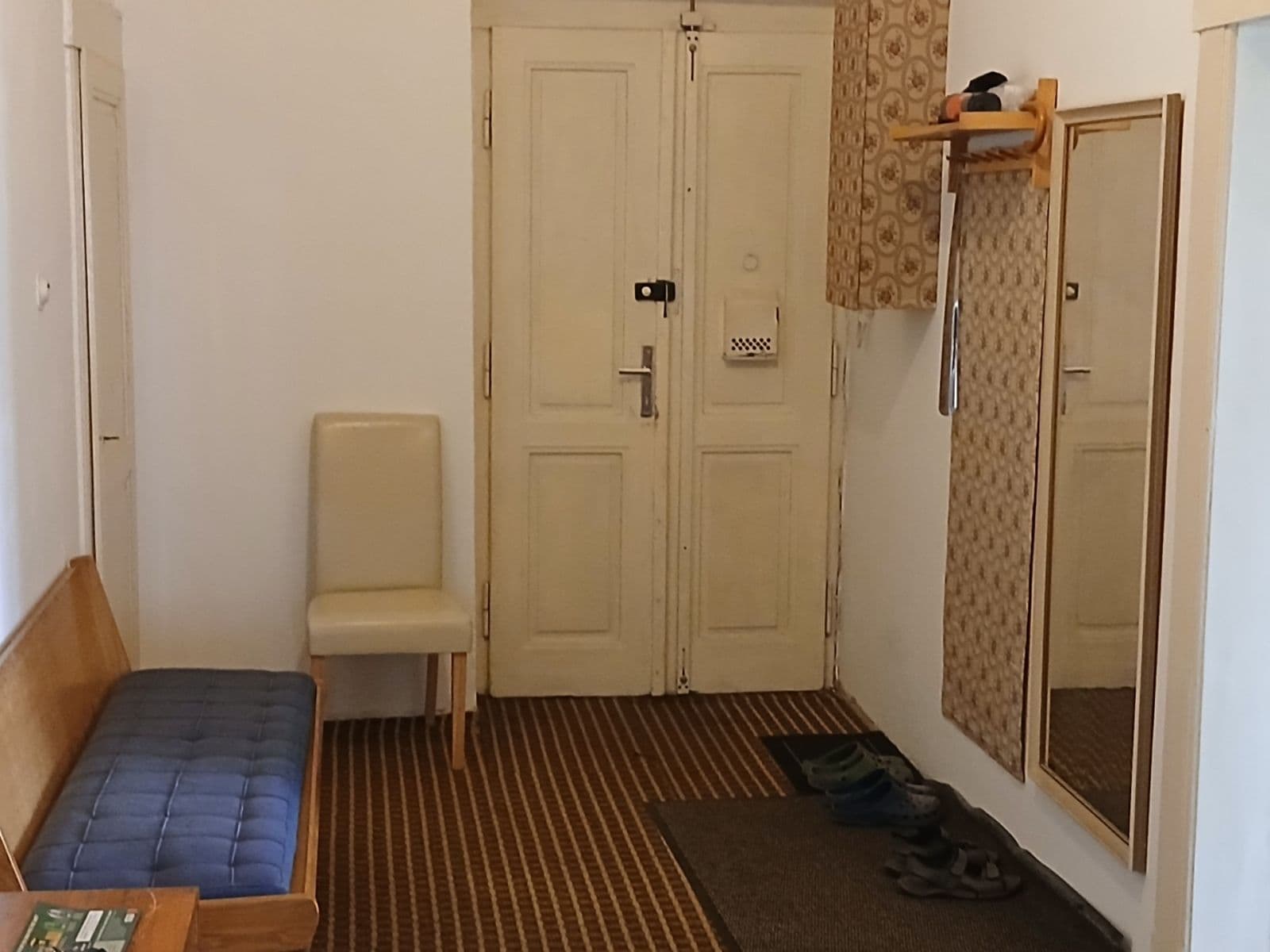 1 bedroom with open-plan kitchen flat to rent, 100 m², Slezská, Prague, Prague 1 bedroom with open-plan kitchen flat to rent, 100 m², Slezská, Prague, Prague