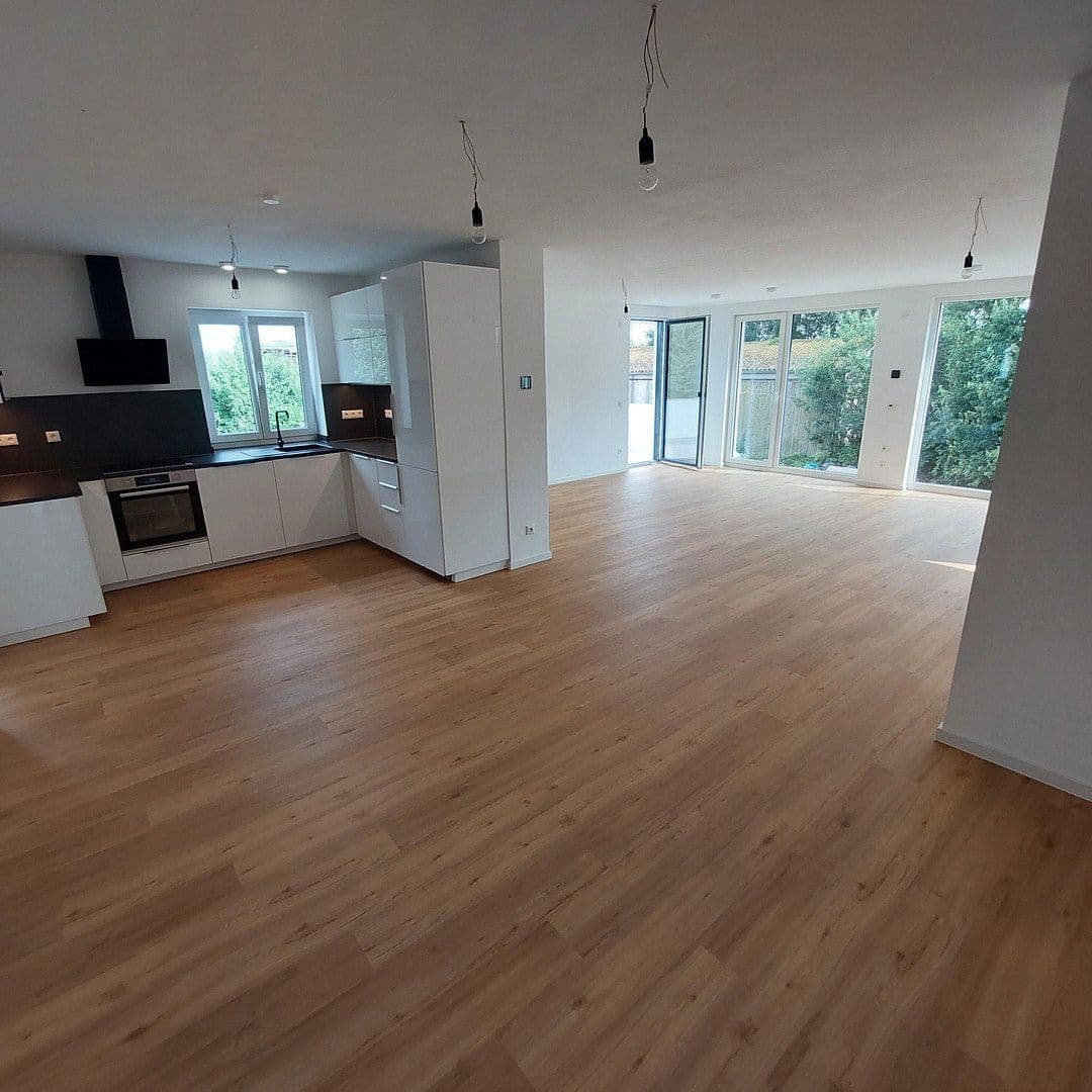 3 bedroom with open-plan kitchen flat to rent, 117 m², Hemau, Bavaria 3 bedroom with open-plan kitchen flat to rent, 117 m², Hemau, Bavaria