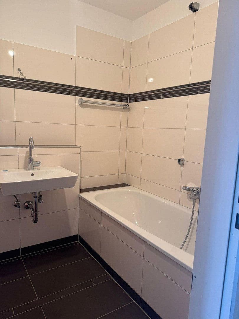 3 bedroom flat to rent, 89 m², Heerdter Landstr. 11, Düsseldorf, North Rhine-Westphalia 3 bedroom flat to rent, 89 m², Heerdter Landstr. 11, Düsseldorf, North Rhine-Westphalia