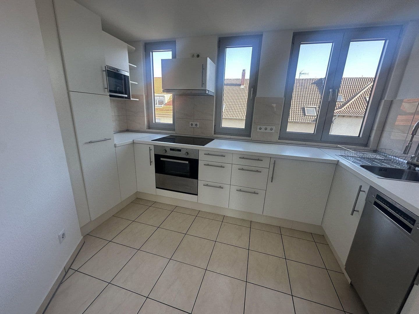 3 bedroom with open-plan kitchen flat to rent, 132 m², Mannheim, Baden-Württemberg 3 bedroom with open-plan kitchen flat to rent, 132 m², Mannheim, Baden-Württemberg