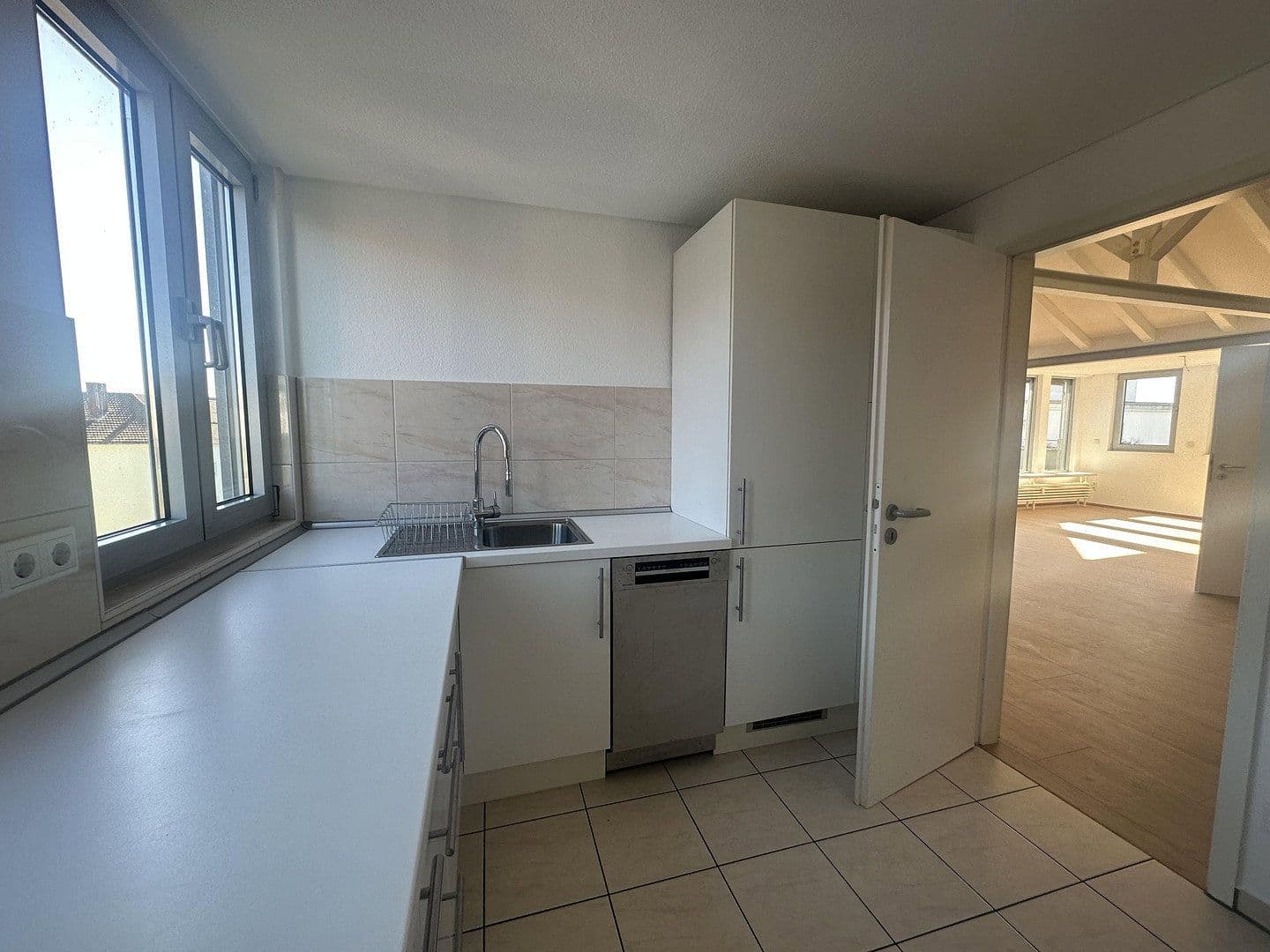 3 bedroom with open-plan kitchen flat to rent, 132 m², Mannheim, Baden-Württemberg 3 bedroom with open-plan kitchen flat to rent, 132 m², Mannheim, Baden-Württemberg