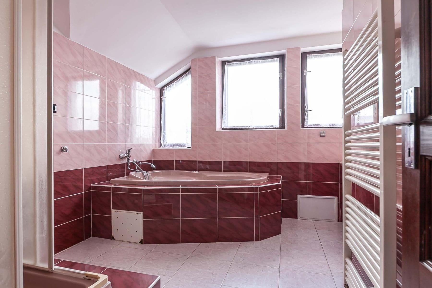 house for sale, 270 m², B. Němcové, Uhlířské Janovice, Středočeský Region house for sale, 270 m², B. Němcové, Uhlířské Janovice, Středočeský Region