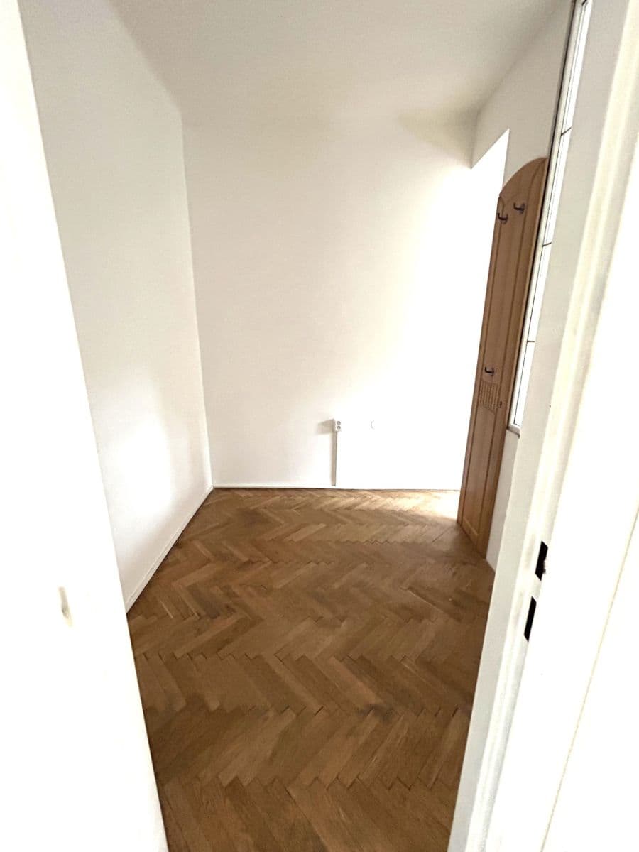 2 bedroom with open-plan kitchen flat to rent, 75 m², Kandertova, Prague, Prague 2 bedroom with open-plan kitchen flat to rent, 75 m², Kandertova, Prague, Prague