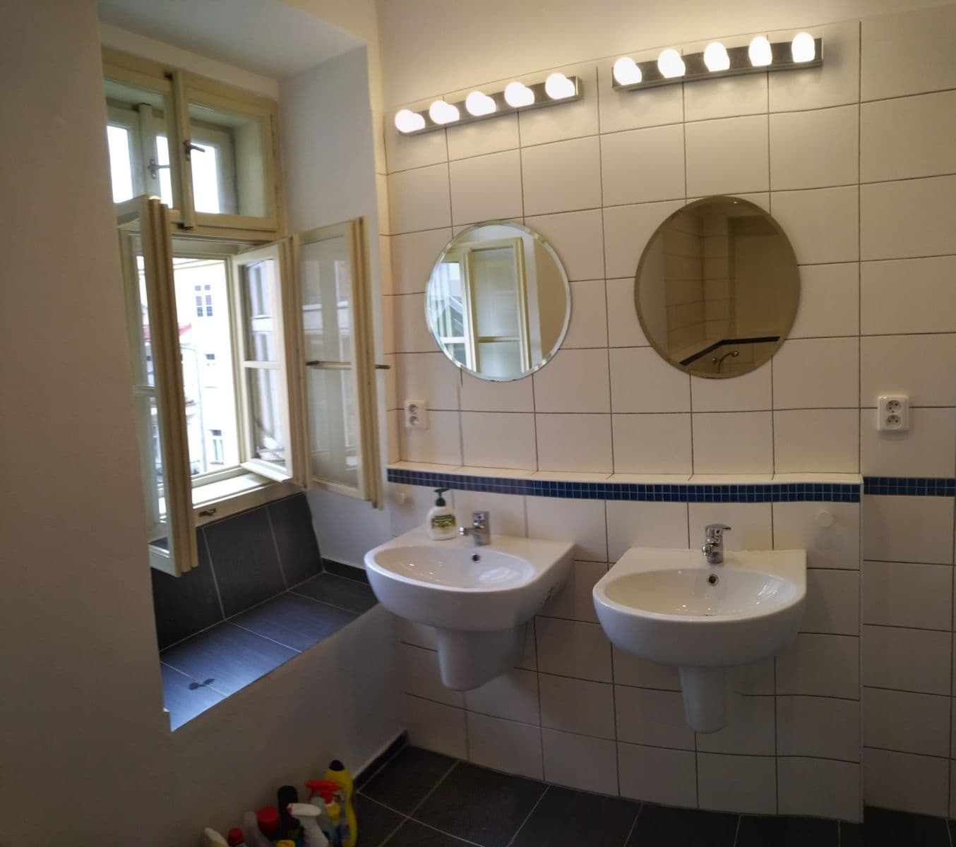 3 bedroom with open-plan kitchen flat to rent, 95 m², Kroftova, Prague, Prague 3 bedroom with open-plan kitchen flat to rent, 95 m², Kroftova, Prague, Prague