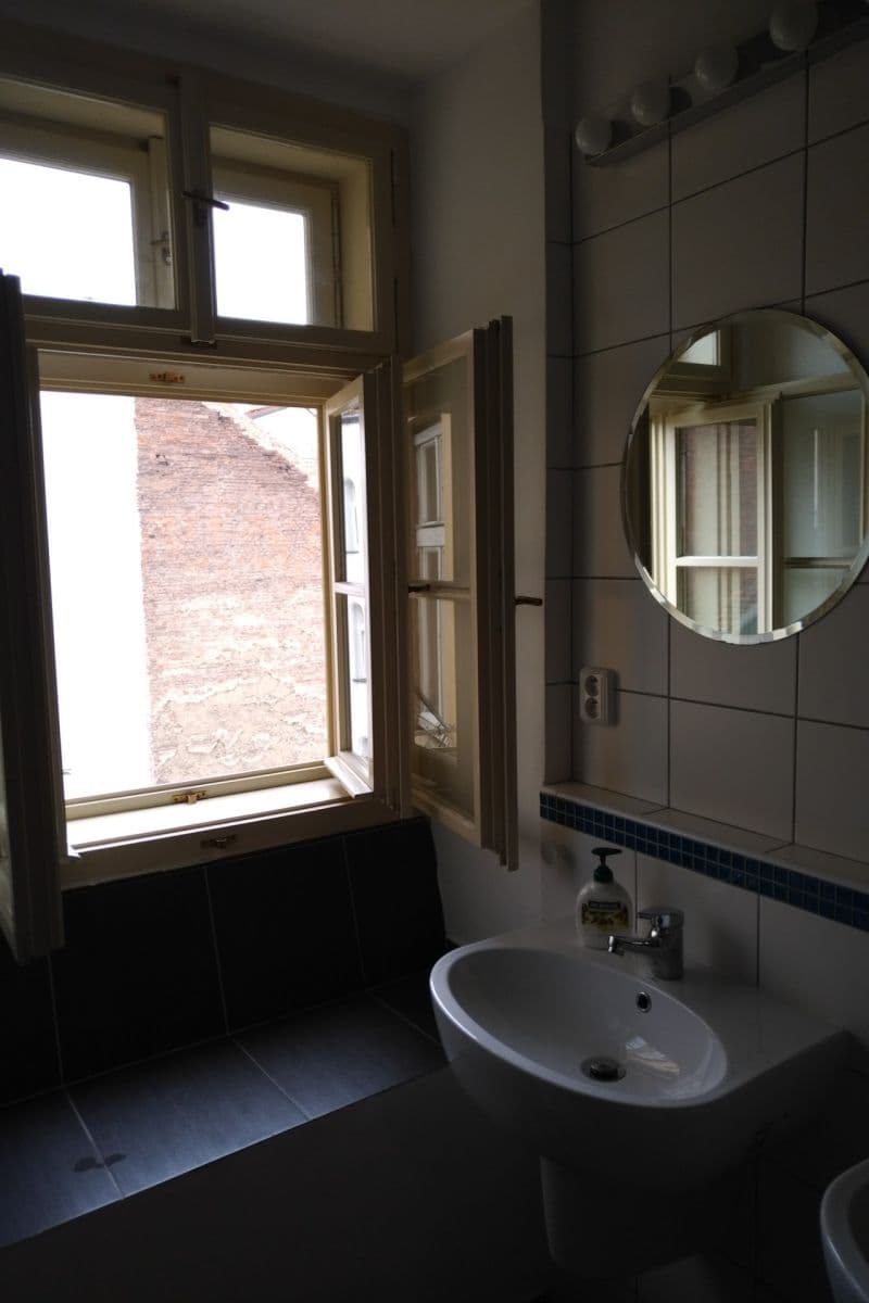3 bedroom with open-plan kitchen flat to rent, 95 m², Kroftova, Prague, Prague 3 bedroom with open-plan kitchen flat to rent, 95 m², Kroftova, Prague, Prague