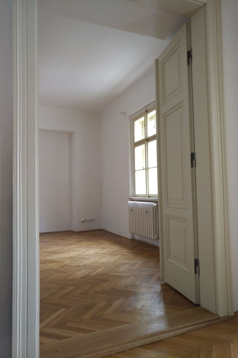 3 bedroom with open-plan kitchen flat to rent, 95 m², Kroftova, Prague, Prague 3 bedroom with open-plan kitchen flat to rent, 95 m², Kroftova, Prague, Prague