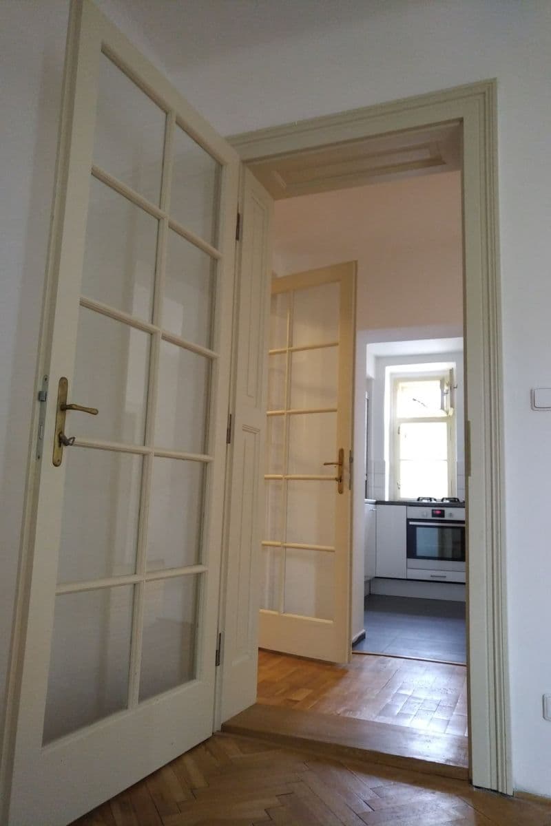 3 bedroom with open-plan kitchen flat to rent, 95 m², Kroftova, Prague, Prague 3 bedroom with open-plan kitchen flat to rent, 95 m², Kroftova, Prague, Prague