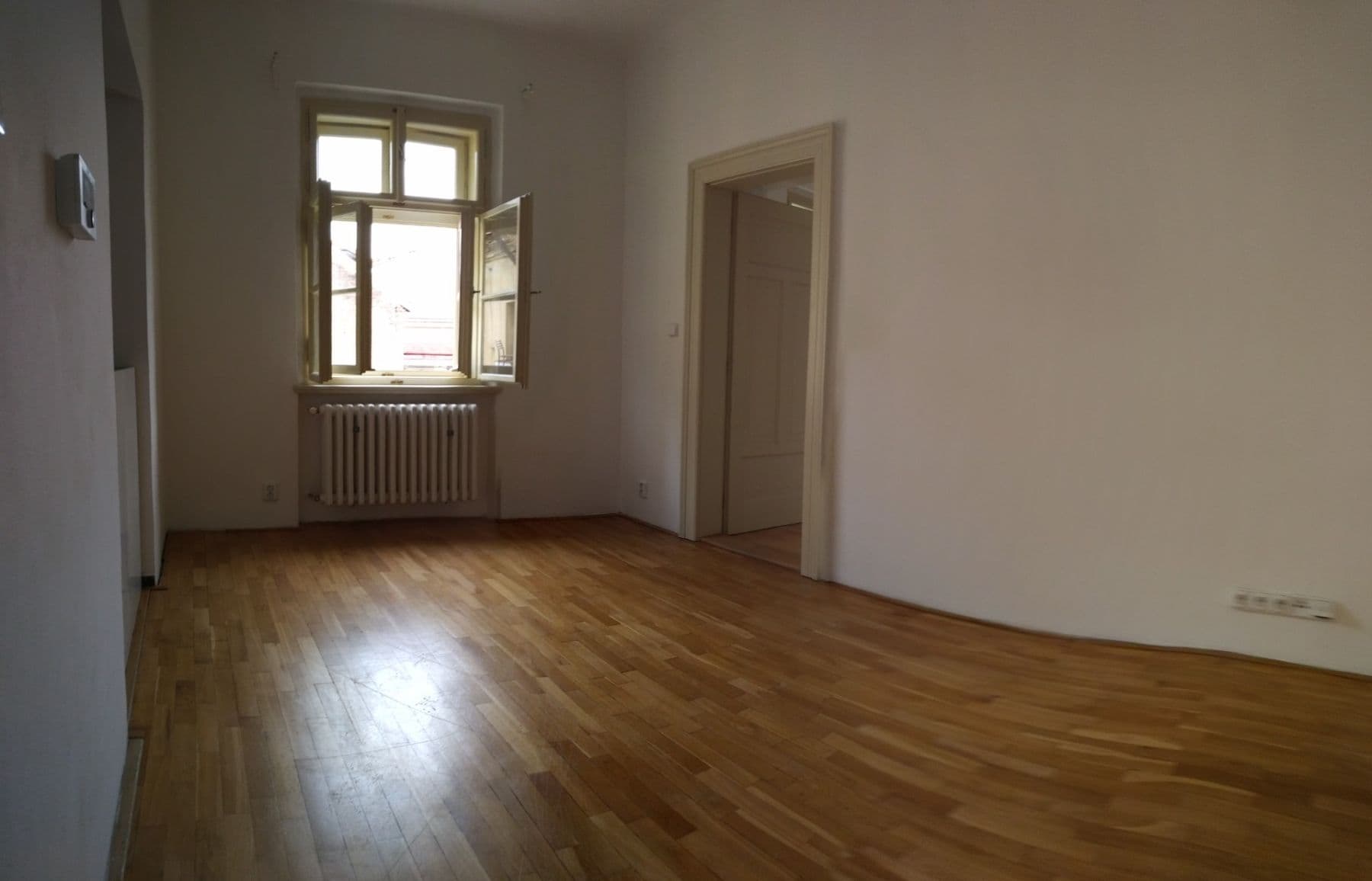 3 bedroom with open-plan kitchen flat to rent, 95 m², Kroftova, Prague, Prague 3 bedroom with open-plan kitchen flat to rent, 95 m², Kroftova, Prague, Prague