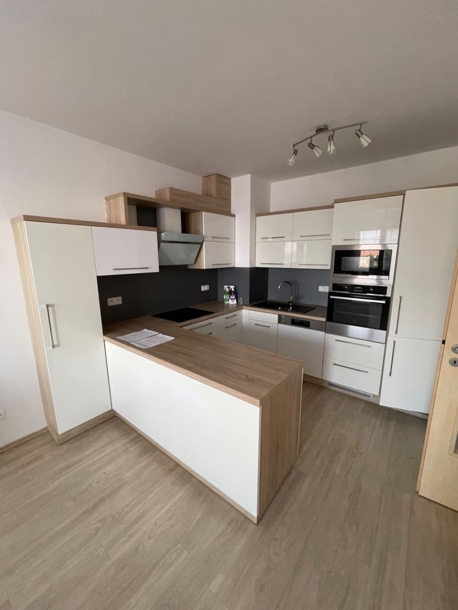 1 bedroom with open-plan kitchen flat to rent, 51 m², Zelnice II, Slavkov u Brna, Jihomoravský Region 1 bedroom with open-plan kitchen flat to rent, 51 m², Zelnice II, Slavkov u Brna, Jihomoravský Region