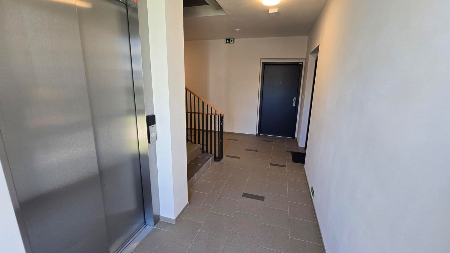 1 bedroom with open-plan kitchen flat to rent, 58 m², Nová Tesla, Pardubice, Pardubický Region 1 bedroom with open-plan kitchen flat to rent, 58 m², Nová Tesla, Pardubice, Pardubický Region