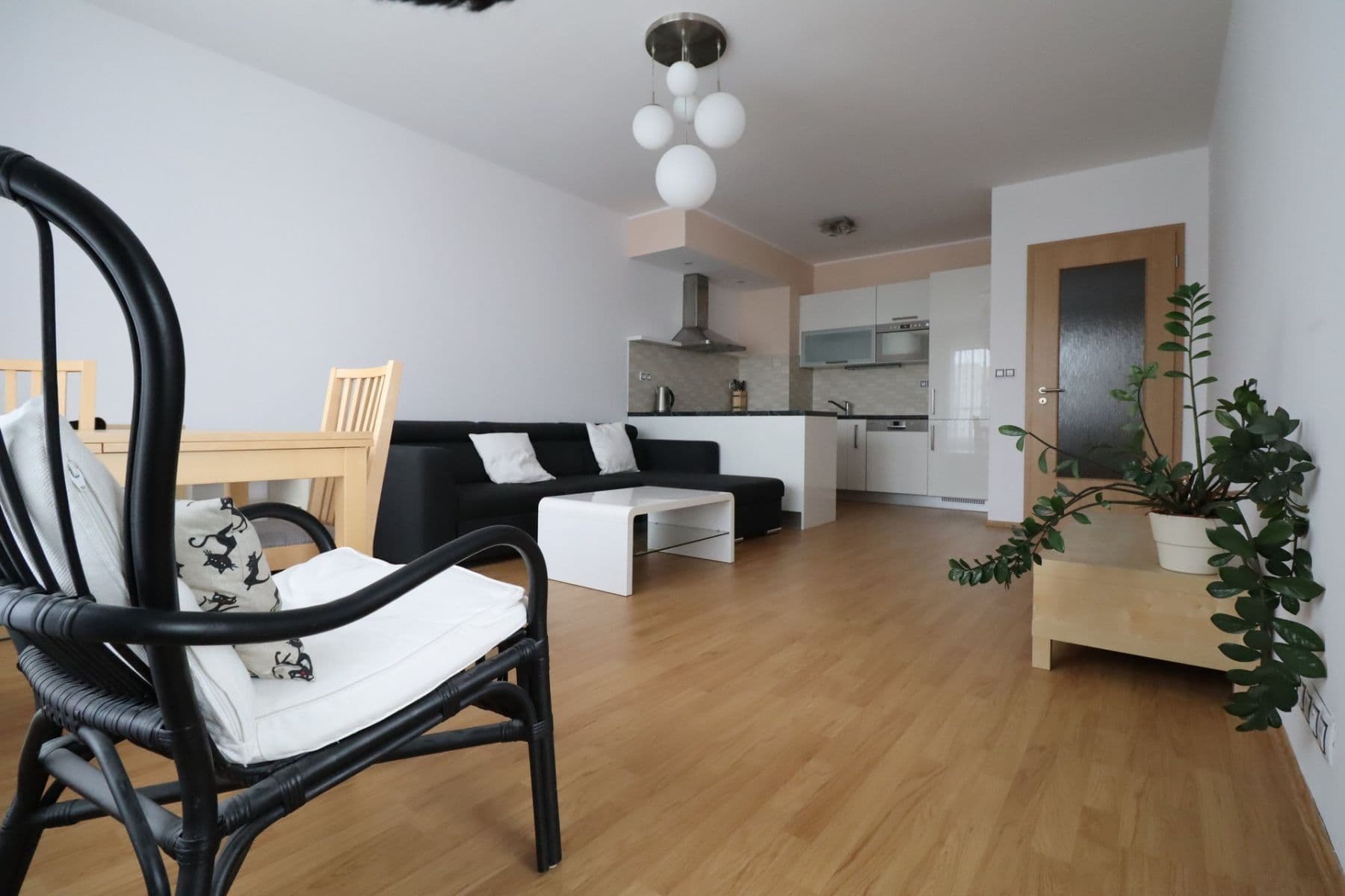 2 bedroom with open-plan kitchen flat to rent, 71 m², Chlebovická, Prague, Prague 2 bedroom with open-plan kitchen flat to rent, 71 m², Chlebovická, Prague, Prague