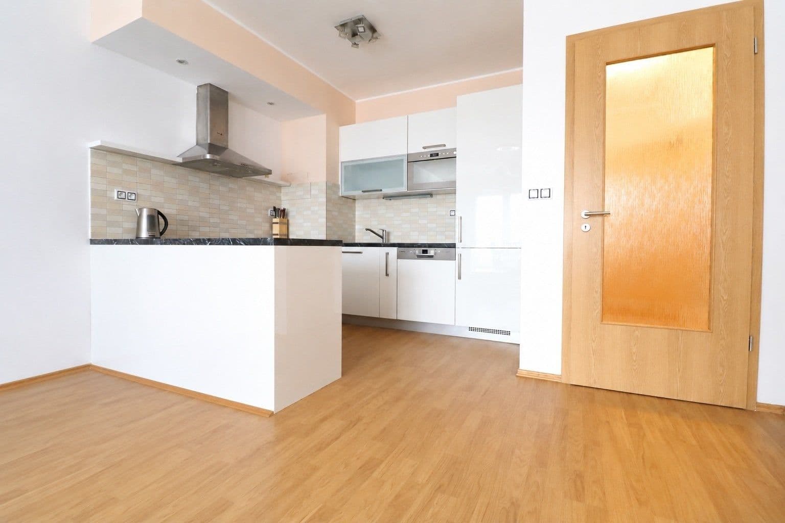 2 bedroom with open-plan kitchen flat to rent, 71 m², Chlebovická, Prague, Prague 2 bedroom with open-plan kitchen flat to rent, 71 m², Chlebovická, Prague, Prague
