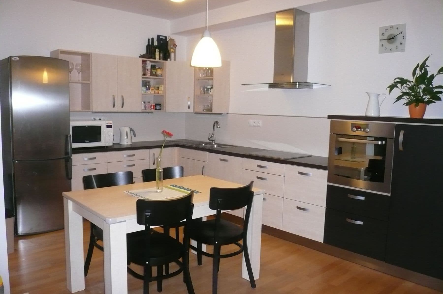 3 bedroom with open-plan kitchen flat to rent, 84 m², Na Neklance, Prague, Prague 3 bedroom with open-plan kitchen flat to rent, 84 m², Na Neklance, Prague, Prague