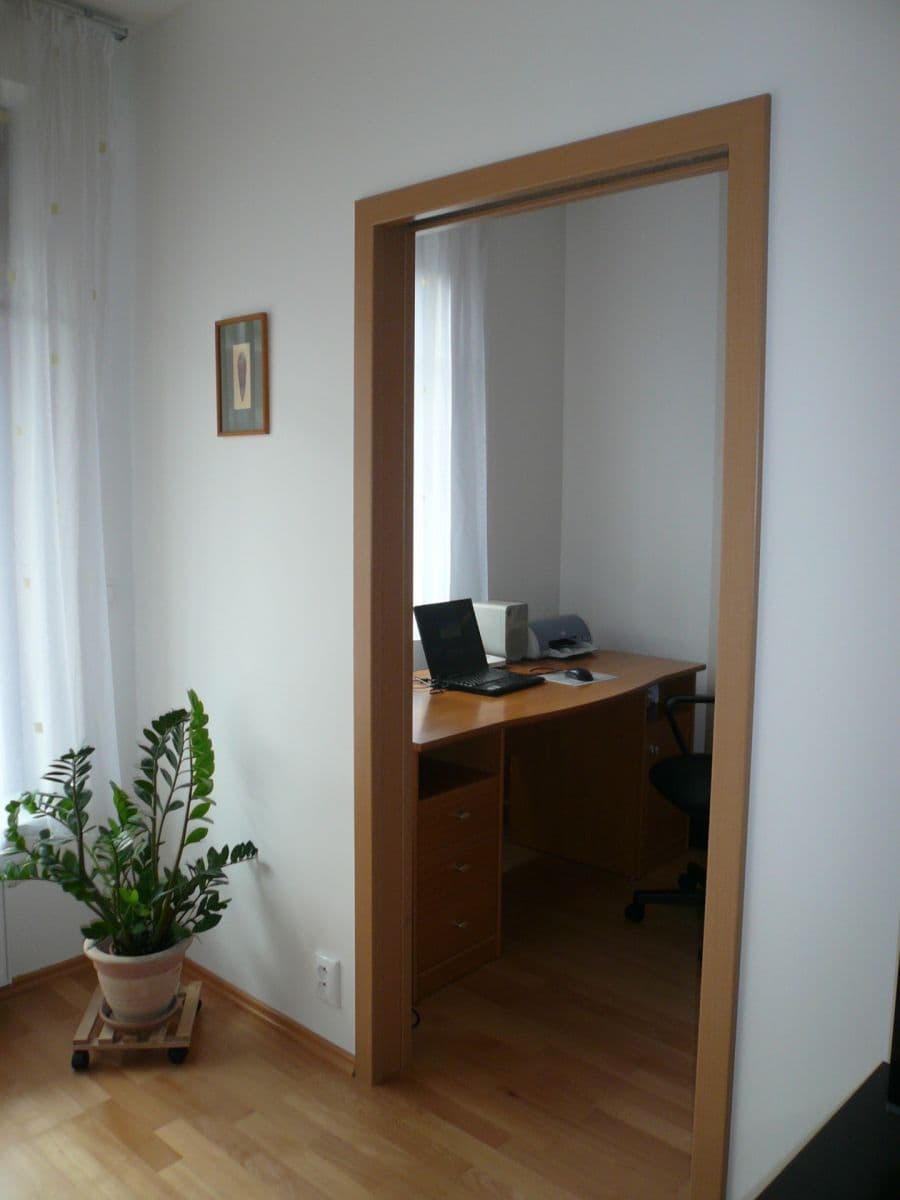 3 bedroom with open-plan kitchen flat to rent, 84 m², Na Neklance, Prague, Prague 3 bedroom with open-plan kitchen flat to rent, 84 m², Na Neklance, Prague, Prague