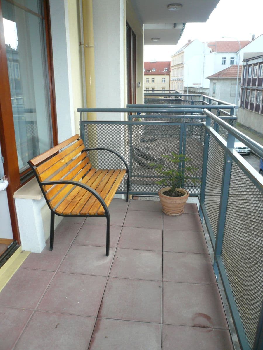 3 bedroom with open-plan kitchen flat to rent, 84 m², Na Neklance, Prague, Prague 3 bedroom with open-plan kitchen flat to rent, 84 m², Na Neklance, Prague, Prague