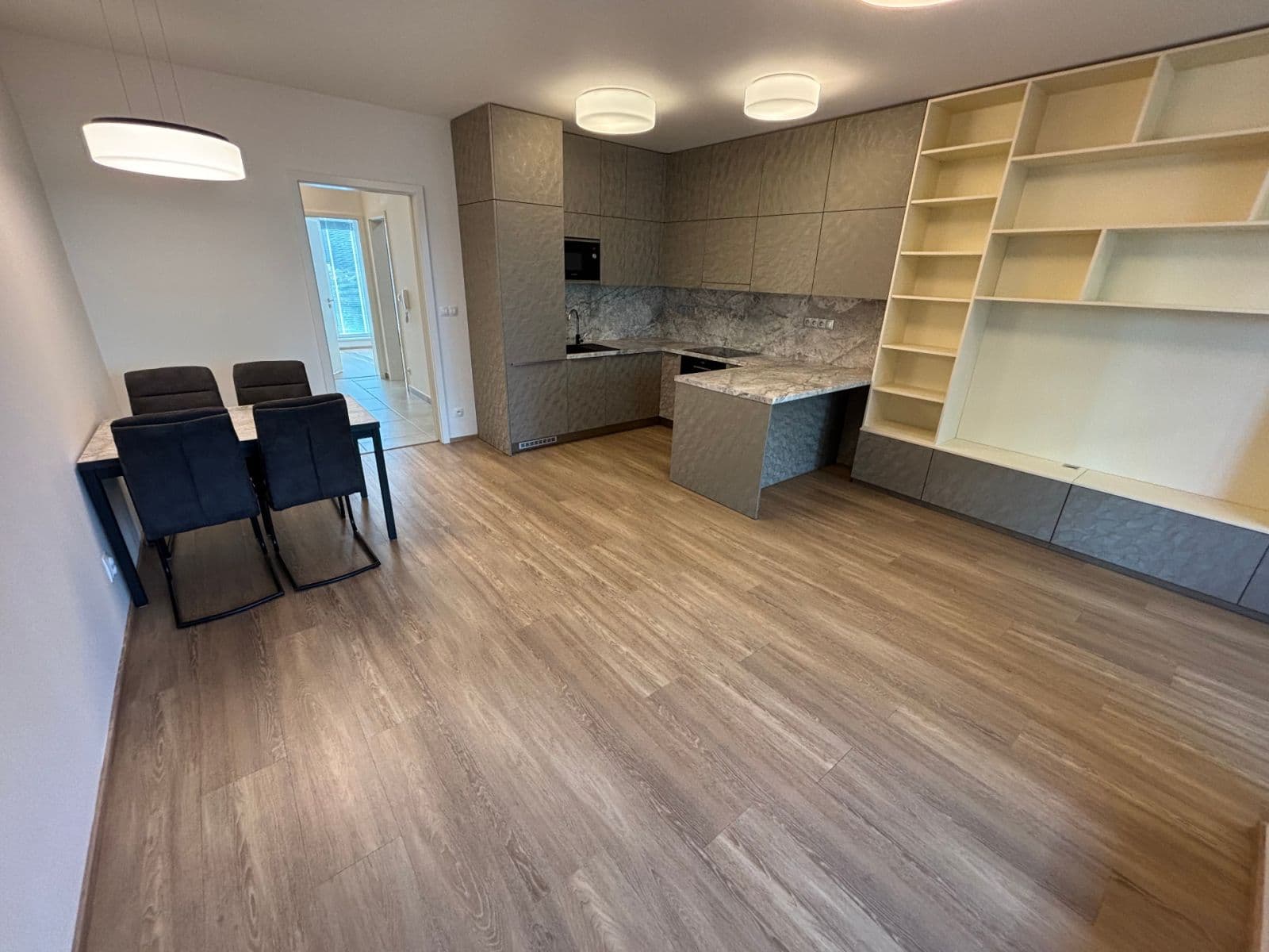 2 bedroom with open-plan kitchen flat to rent, 75 m², Olgy Havlové, Prague, Prague 2 bedroom with open-plan kitchen flat to rent, 75 m², Olgy Havlové, Prague, Prague