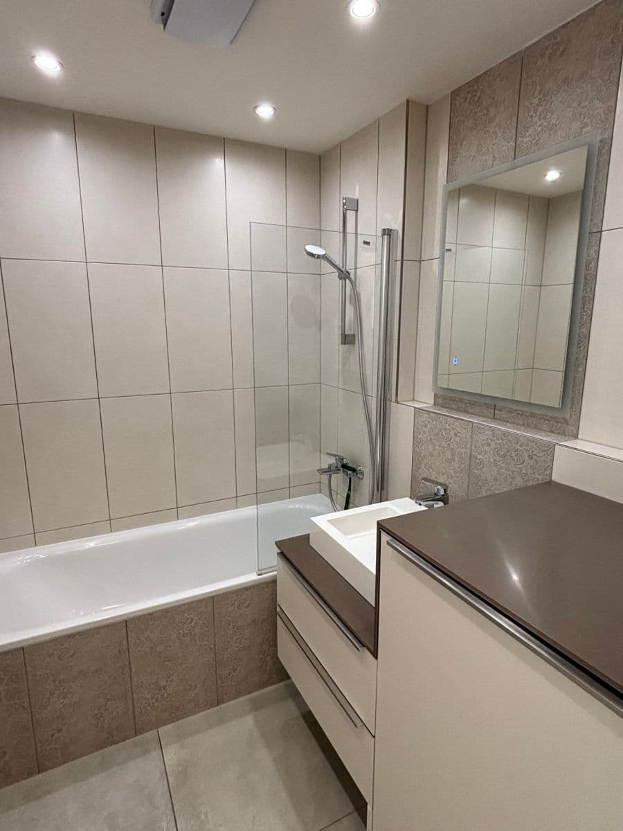 2 bedroom with open-plan kitchen flat to rent, 75 m², Olgy Havlové, Prague, Prague 2 bedroom with open-plan kitchen flat to rent, 75 m², Olgy Havlové, Prague, Prague