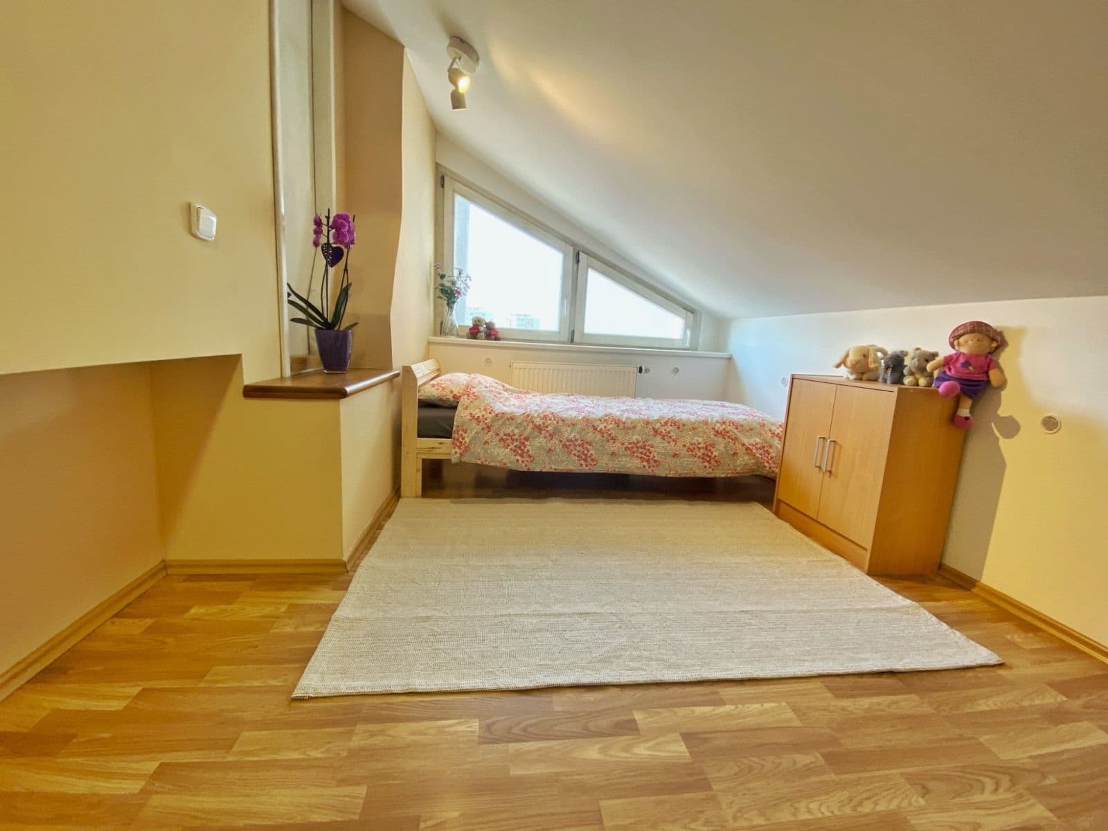 3 bedroom with open-plan kitchen flat to rent, 104 m², Srbínská, Prague, Prague 3 bedroom with open-plan kitchen flat to rent, 104 m², Srbínská, Prague, Prague
