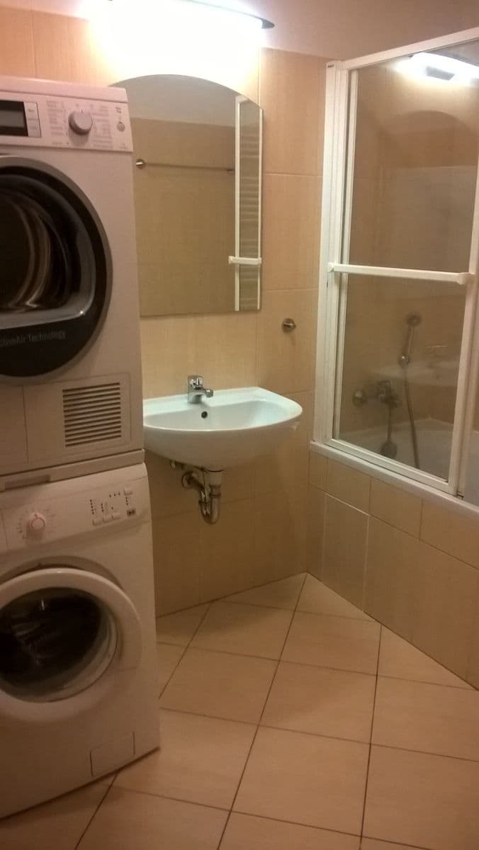 2 bedroom with open-plan kitchen flat to rent, 84 m², Na Neklance, Prague, Prague 2 bedroom with open-plan kitchen flat to rent, 84 m², Na Neklance, Prague, Prague