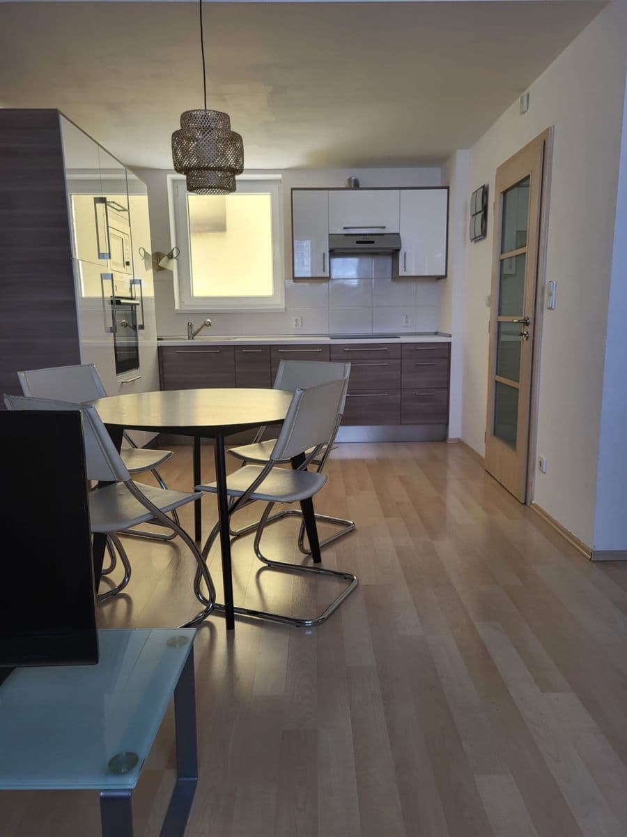 1 bedroom with open-plan kitchen flat to rent, 55 m², Osadní, Prague, Prague 1 bedroom with open-plan kitchen flat to rent, 55 m², Osadní, Prague, Prague