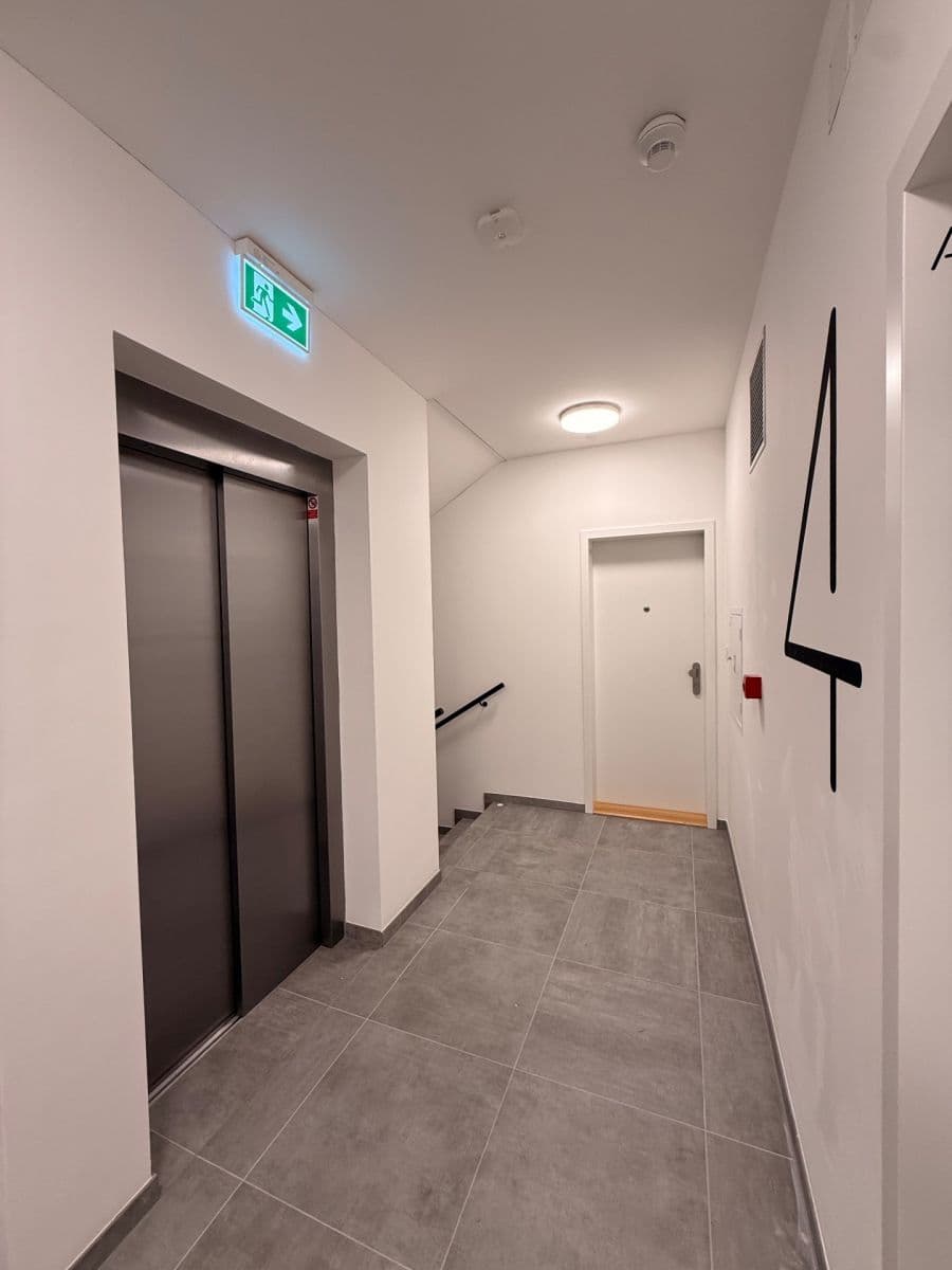 3 bedroom with open-plan kitchen flat to rent, 77 m², Hartigova, Prague, Prague 3 bedroom with open-plan kitchen flat to rent, 77 m², Hartigova, Prague, Prague