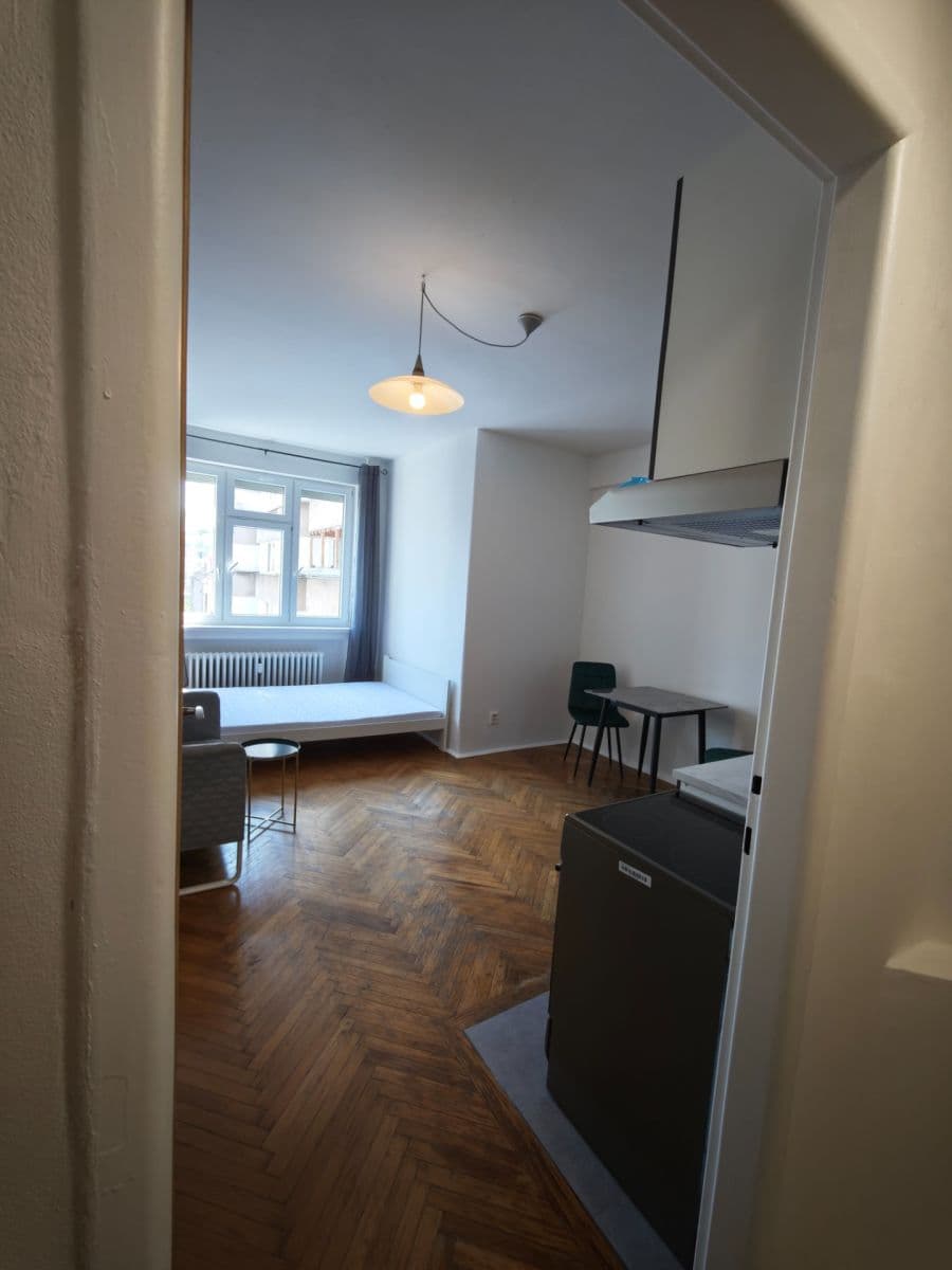 Studio flat to rent, 28 m², Komunardů, Prague, Prague Studio flat to rent, 28 m², Komunardů, Prague, Prague