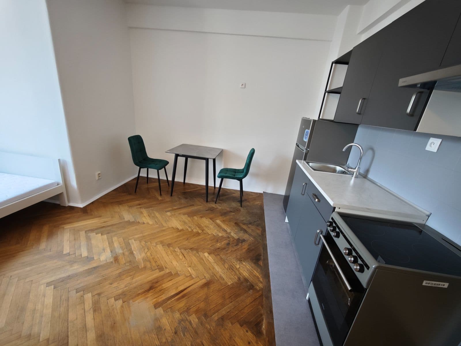 Studio flat to rent, 28 m², Komunardů, Prague, Prague Studio flat to rent, 28 m², Komunardů, Prague, Prague