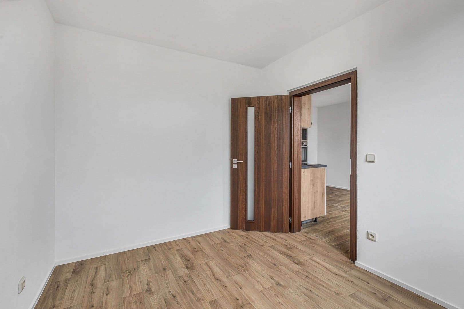 3 bedroom with open-plan kitchen flat to rent, 59 m², Hledíková, Prague, Prague 3 bedroom with open-plan kitchen flat to rent, 59 m², Hledíková, Prague, Prague