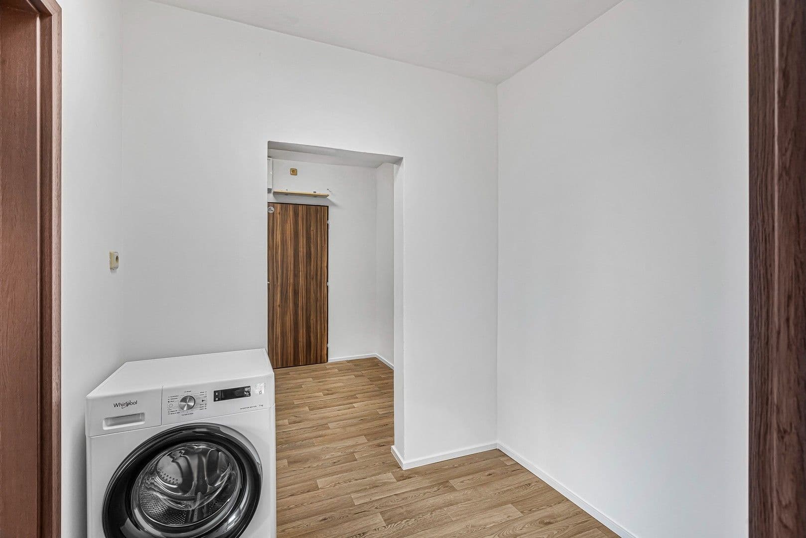 3 bedroom with open-plan kitchen flat to rent, 59 m², Hledíková, Prague, Prague 3 bedroom with open-plan kitchen flat to rent, 59 m², Hledíková, Prague, Prague