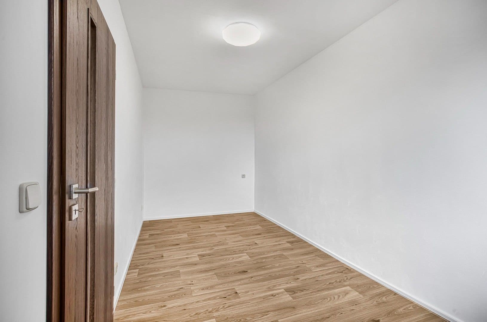 3 bedroom with open-plan kitchen flat to rent, 59 m², Hledíková, Prague, Prague 3 bedroom with open-plan kitchen flat to rent, 59 m², Hledíková, Prague, Prague