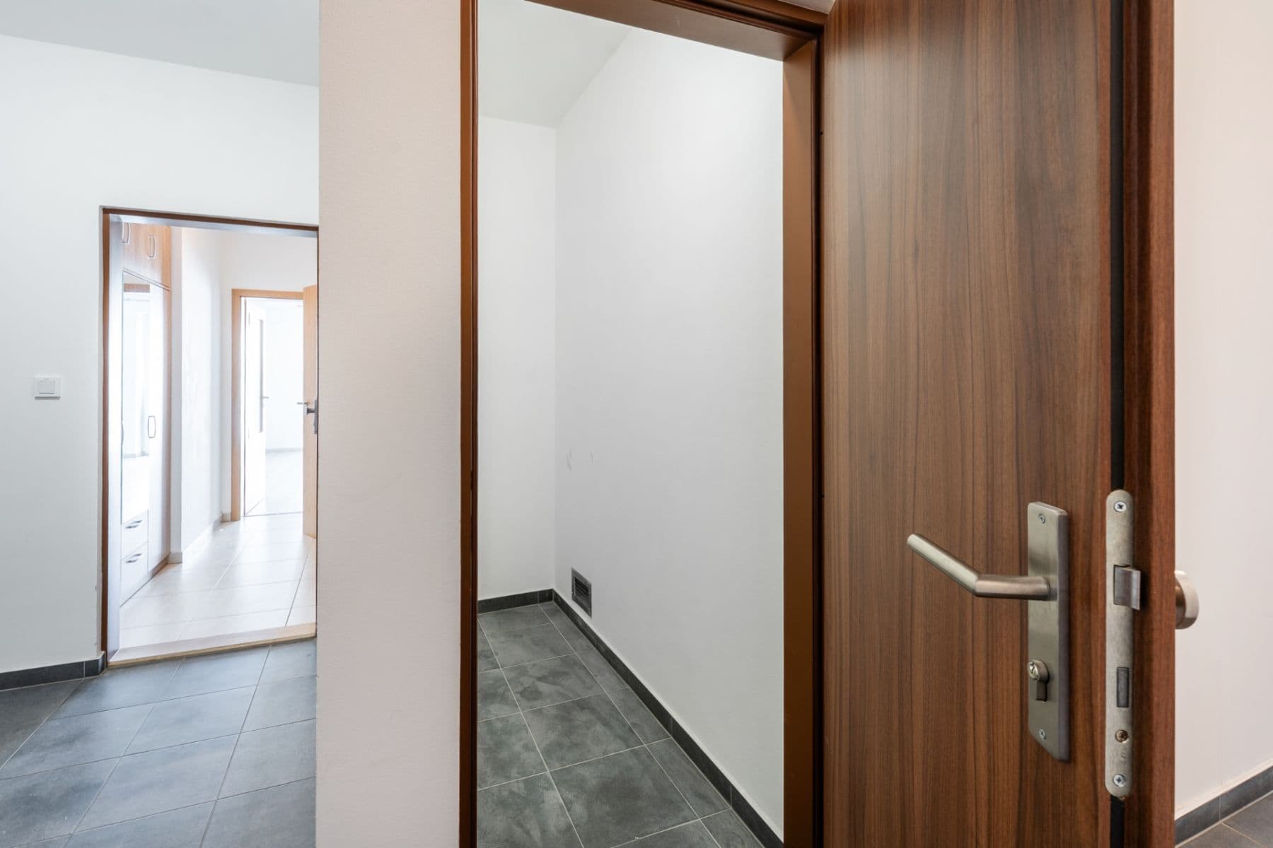 Studio flat for sale, 27 m², Za černým mostem, Prague, Prague Studio flat for sale, 27 m², Za černým mostem, Prague, Prague