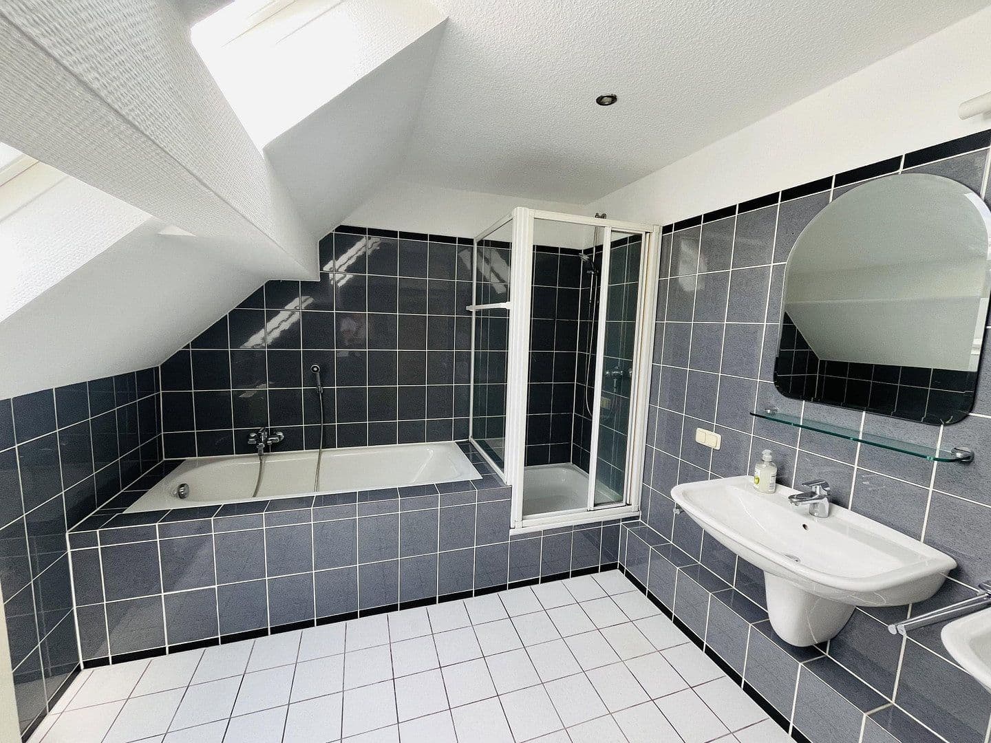 3 bedroom flat to rent, 165 m², Moselstraße 9, Duisburg, North Rhine-Westphalia 3 bedroom flat to rent, 165 m², Moselstraße 9, Duisburg, North Rhine-Westphalia