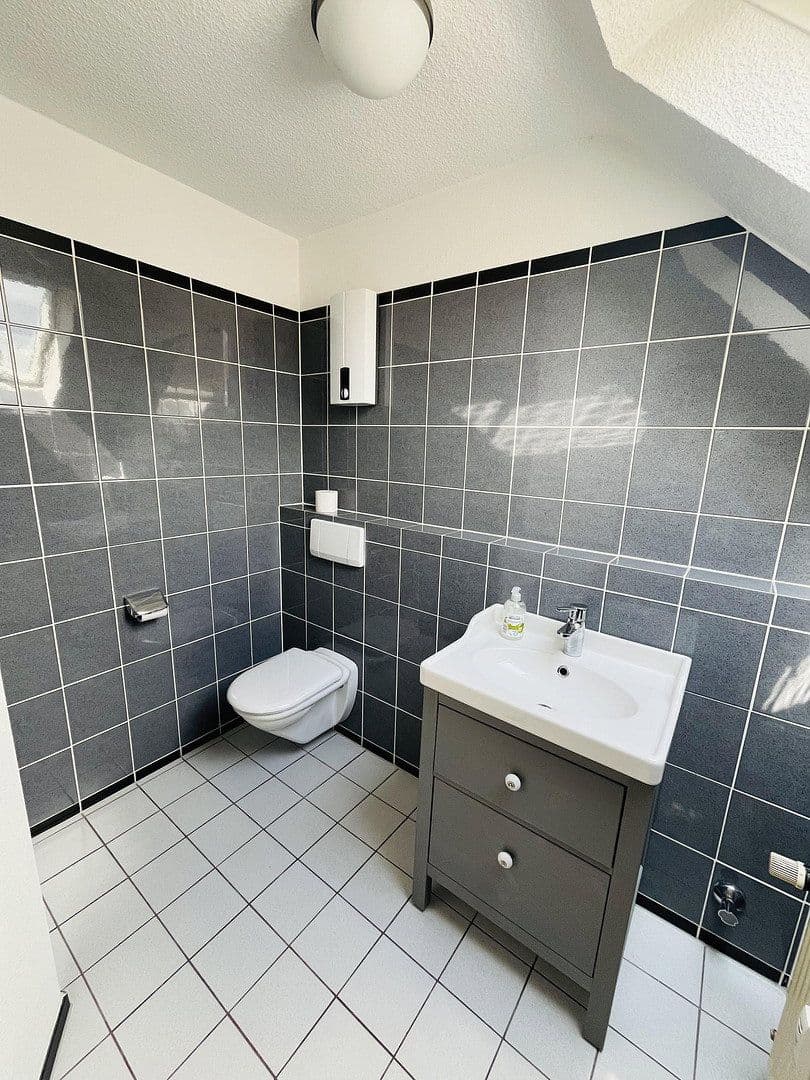 3 bedroom flat to rent, 165 m², Moselstraße 9, Duisburg, North Rhine-Westphalia 3 bedroom flat to rent, 165 m², Moselstraße 9, Duisburg, North Rhine-Westphalia