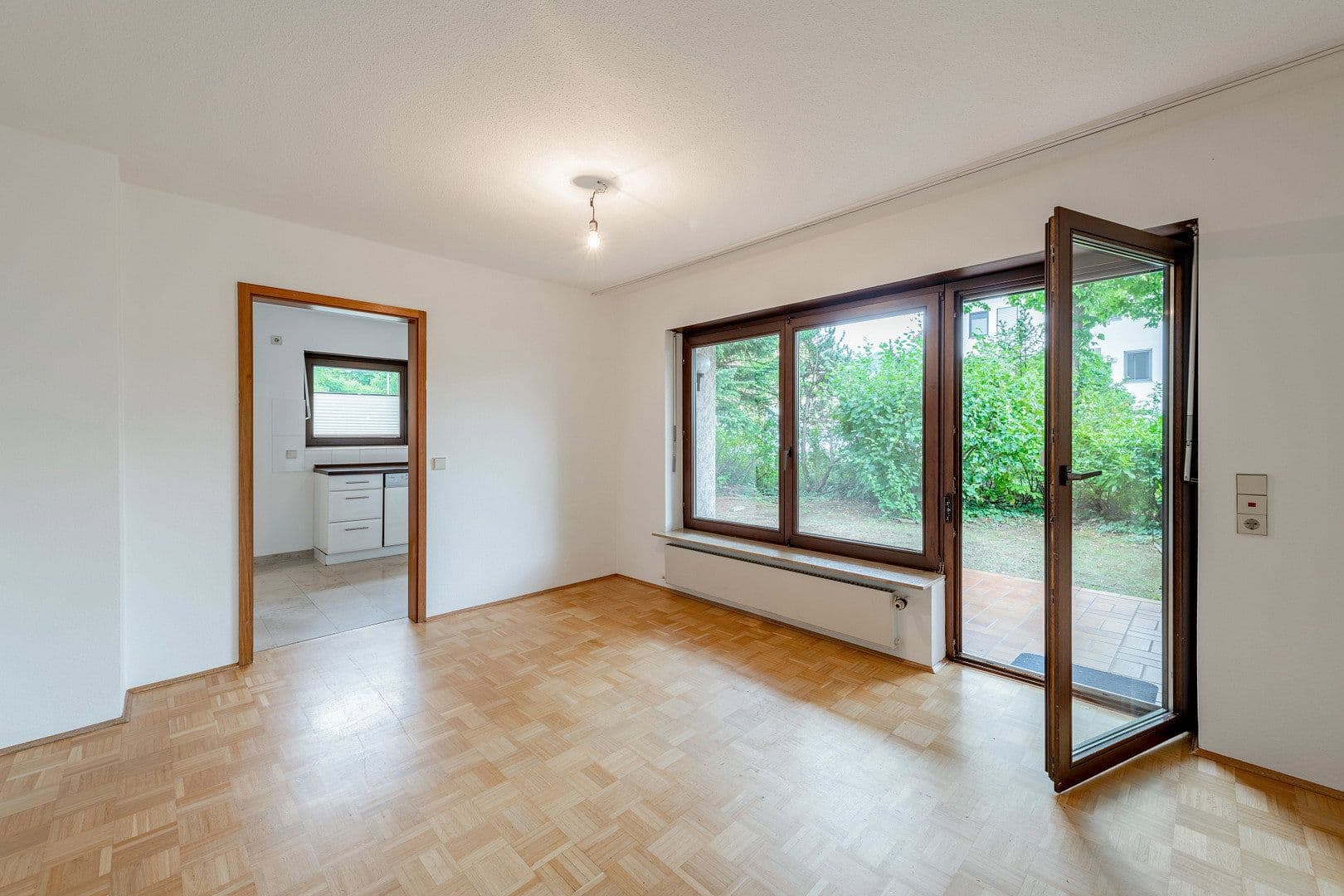 3 bedroom with open-plan kitchen flat to rent, 132 m², Stuttgart, Baden-Württemberg 3 bedroom with open-plan kitchen flat to rent, 132 m², Stuttgart, Baden-Württemberg