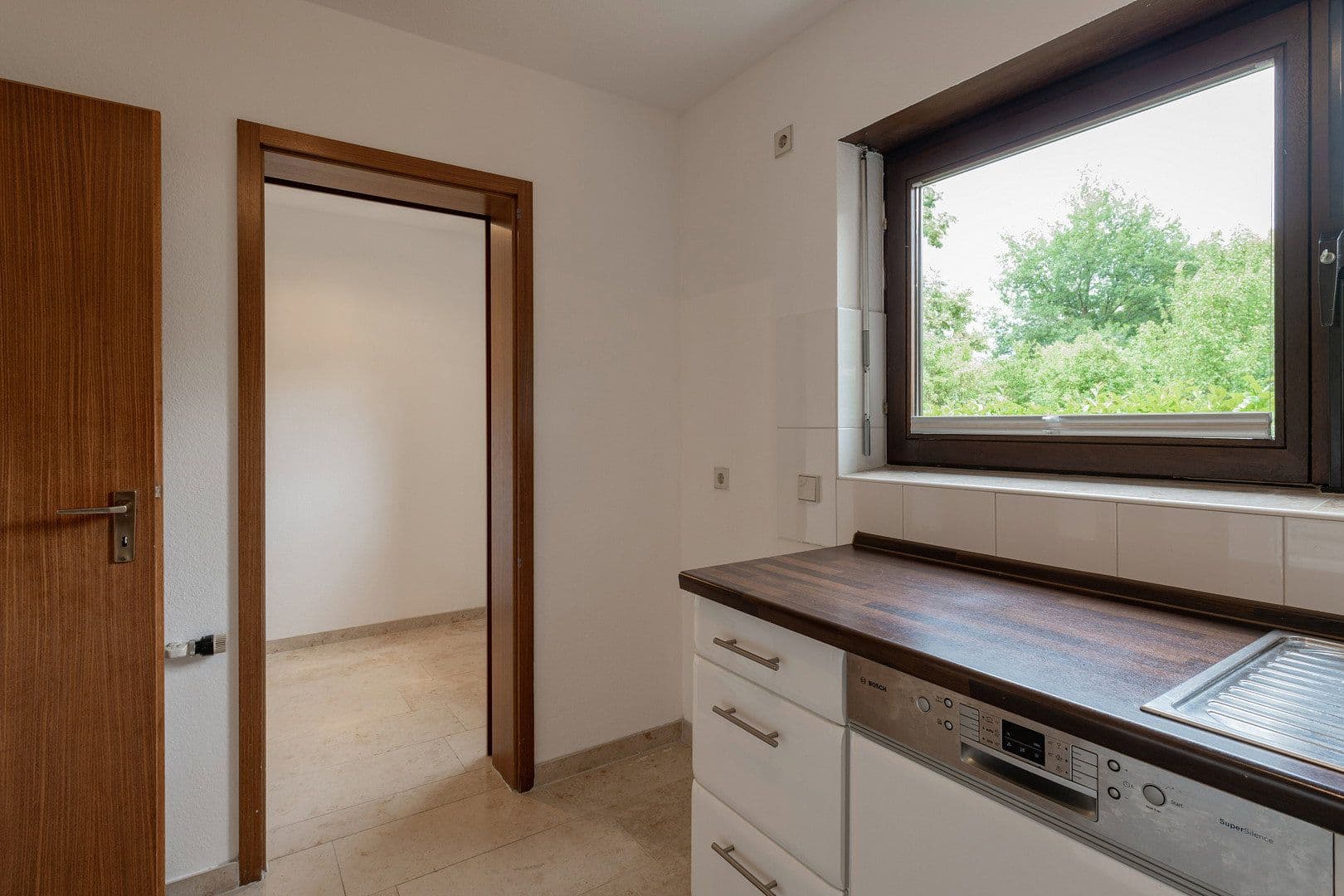 3 bedroom with open-plan kitchen flat to rent, 132 m², Stuttgart, Baden-Württemberg 3 bedroom with open-plan kitchen flat to rent, 132 m², Stuttgart, Baden-Württemberg