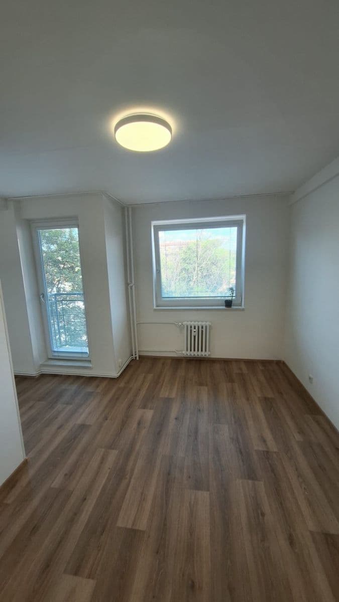 2 bedroom with open-plan kitchen flat to rent, 77 m², Merhautova, Brno, Jihomoravský Region 2 bedroom with open-plan kitchen flat to rent, 77 m², Merhautova, Brno, Jihomoravský Region