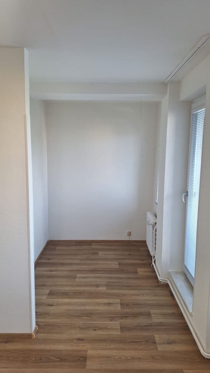 2 bedroom with open-plan kitchen flat to rent, 77 m², Merhautova, Brno, Jihomoravský Region 2 bedroom with open-plan kitchen flat to rent, 77 m², Merhautova, Brno, Jihomoravský Region